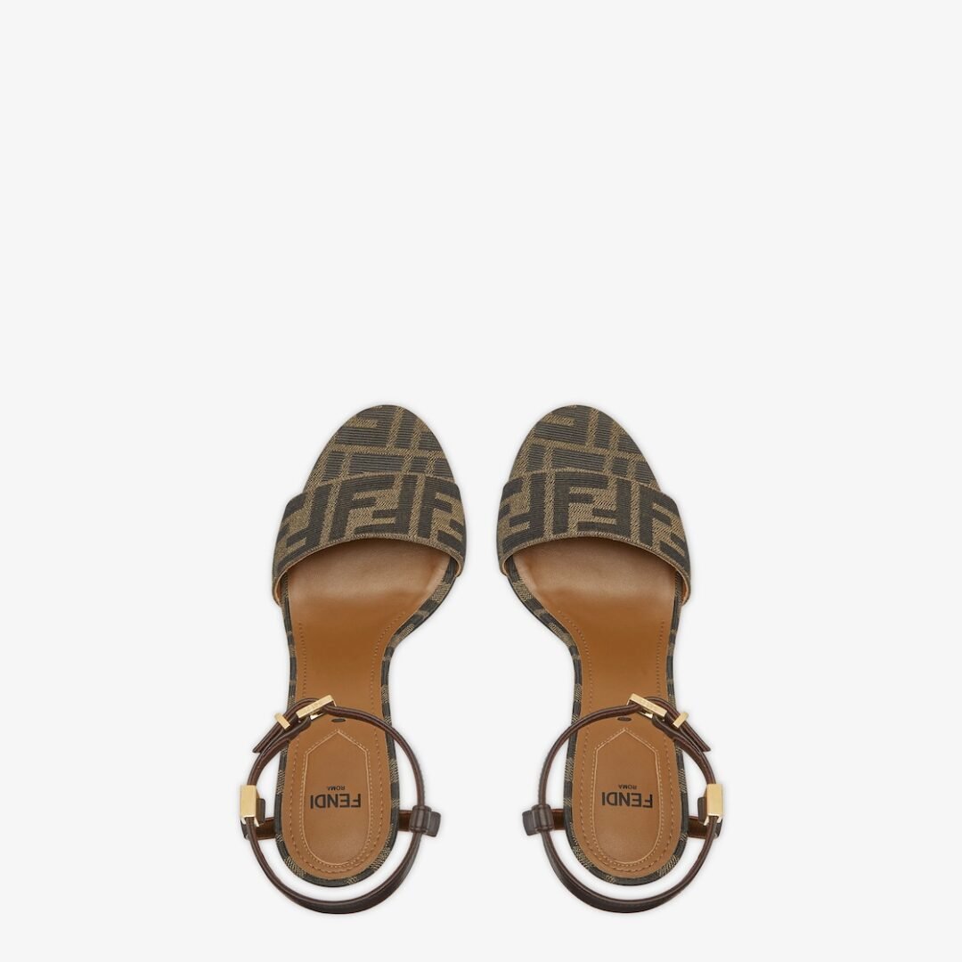 ⁦Fendi Delfina Brown fabric high-heeled sandals⁩ - الصورة ⁦4⁩