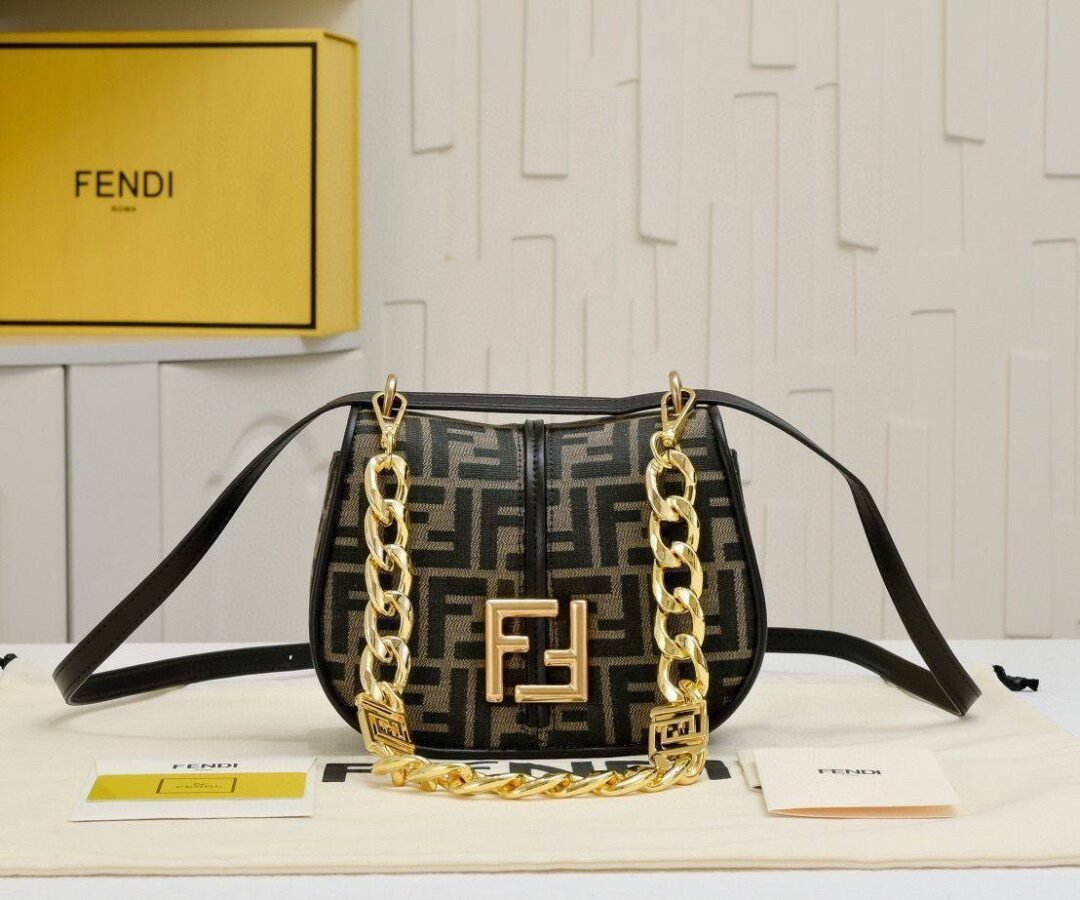 ⁦Fendi C’mon Medium  FF jacquard fabric and leather bag⁩ - الصورة ⁦4⁩