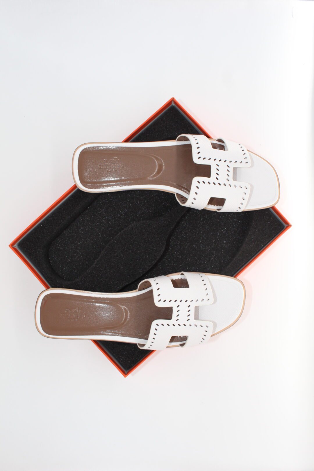 ⁦Herme's Slippers⁩ - الصورة ⁦3⁩