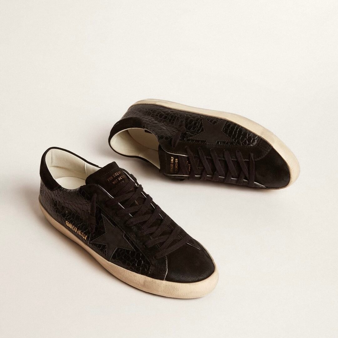 ⁦Golden Goose Men's Super-Star LTD in crocodile-print leather with black suede inserts⁩ - الصورة ⁦2⁩