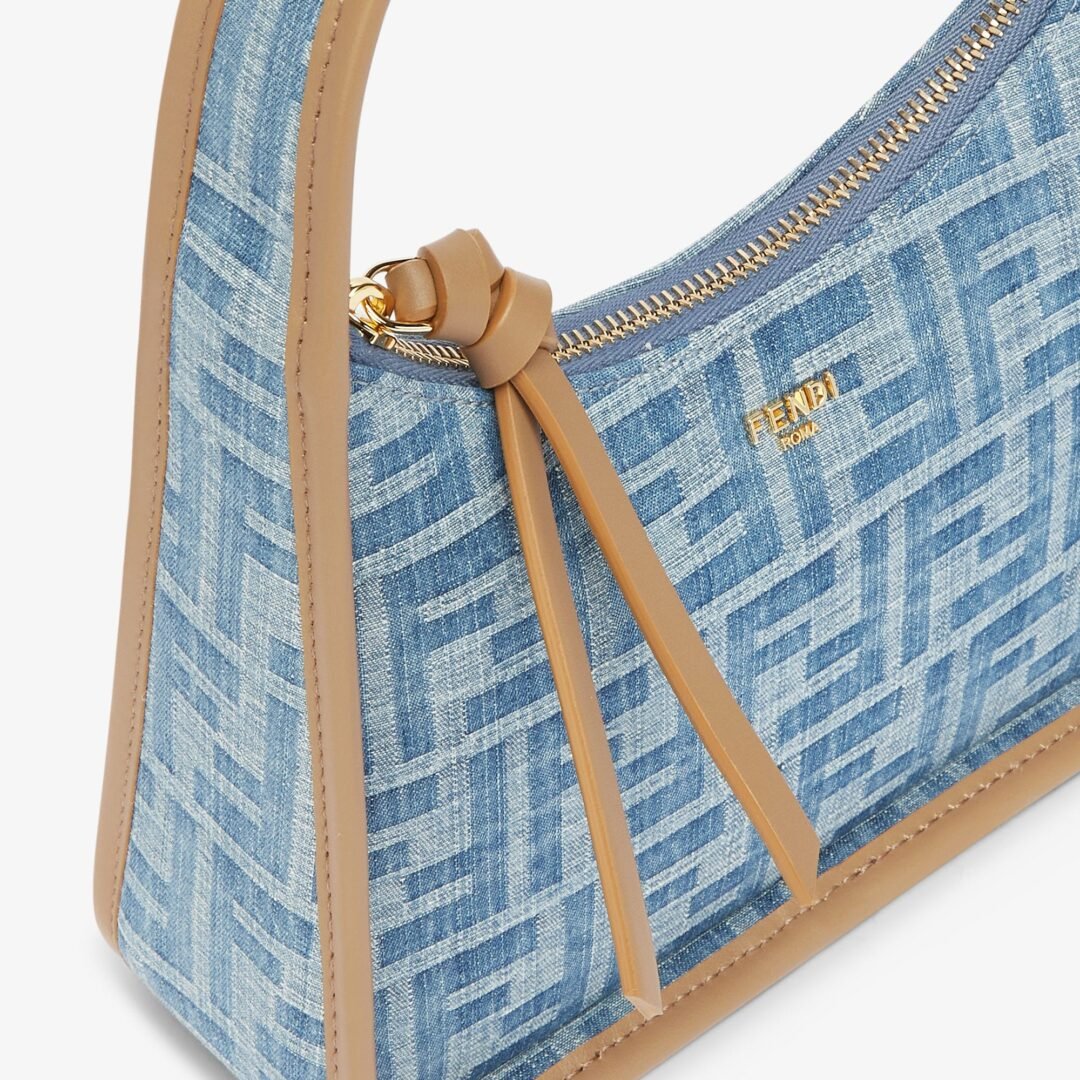 ⁦Mini Fendessence Light blue FF denim fabric mini bag⁩ - الصورة ⁦3⁩