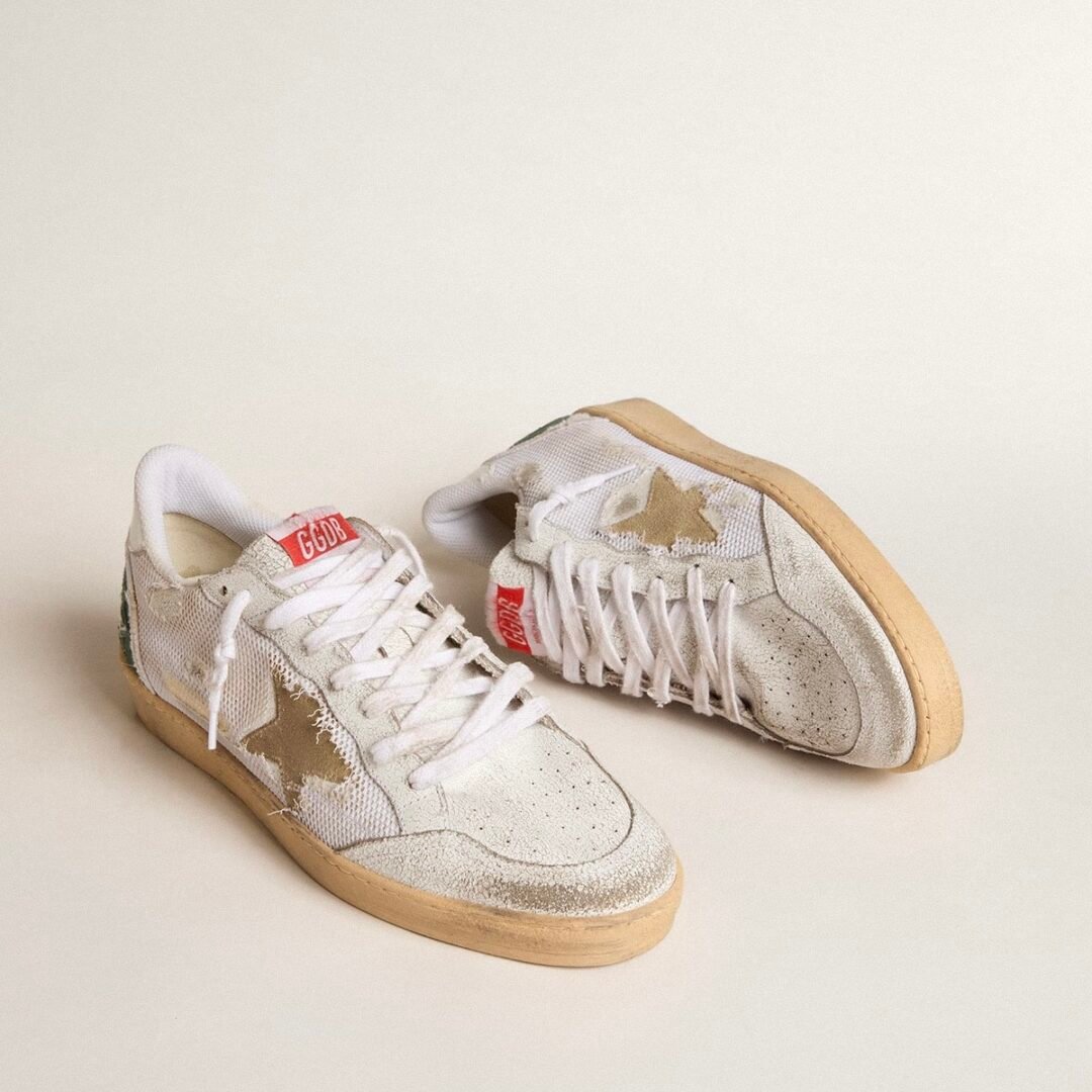 ⁦Golden Goose Ball Star LTD in white crackle leather and mesh with suede star⁩ - الصورة ⁦2⁩
