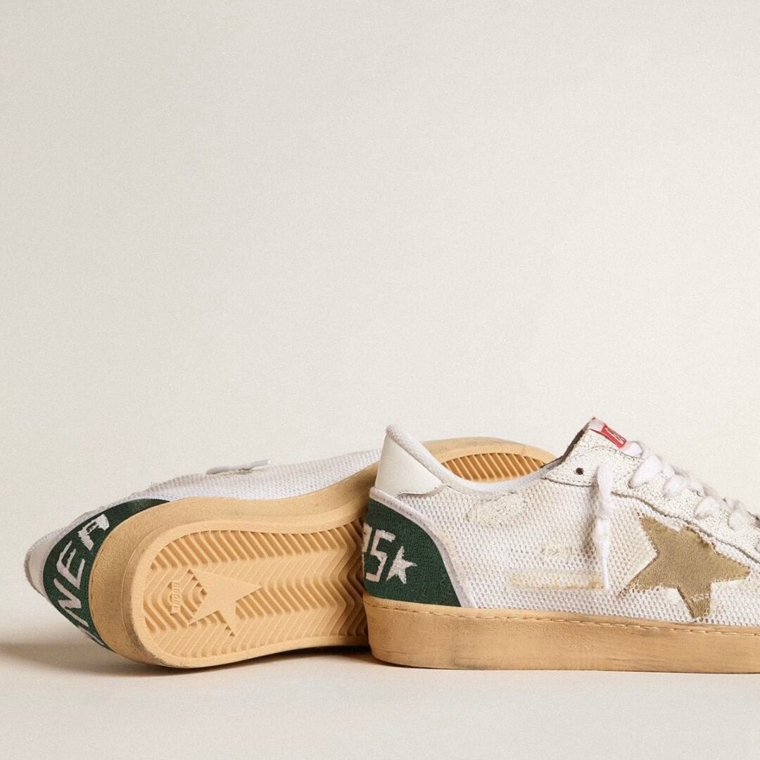 ⁦Golden Goose Ball Star LTD in white crackle leather and mesh with suede star⁩ - الصورة ⁦3⁩