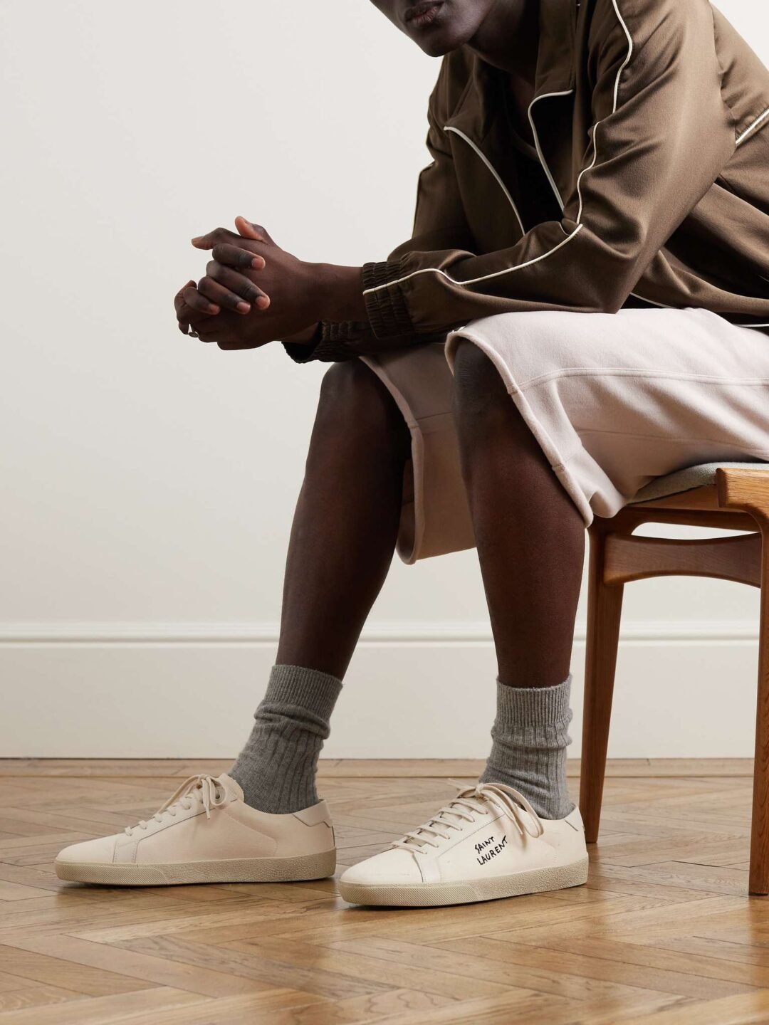 ⁦Saint Laurent Cream Canvas Court Classic Lace Up Sneakers⁩ - الصورة ⁦2⁩